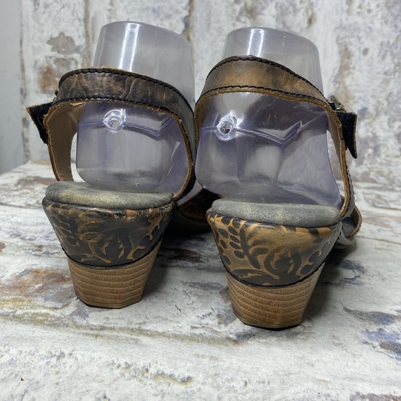 Spring Step Brown Sandals - Picture 4 of 9